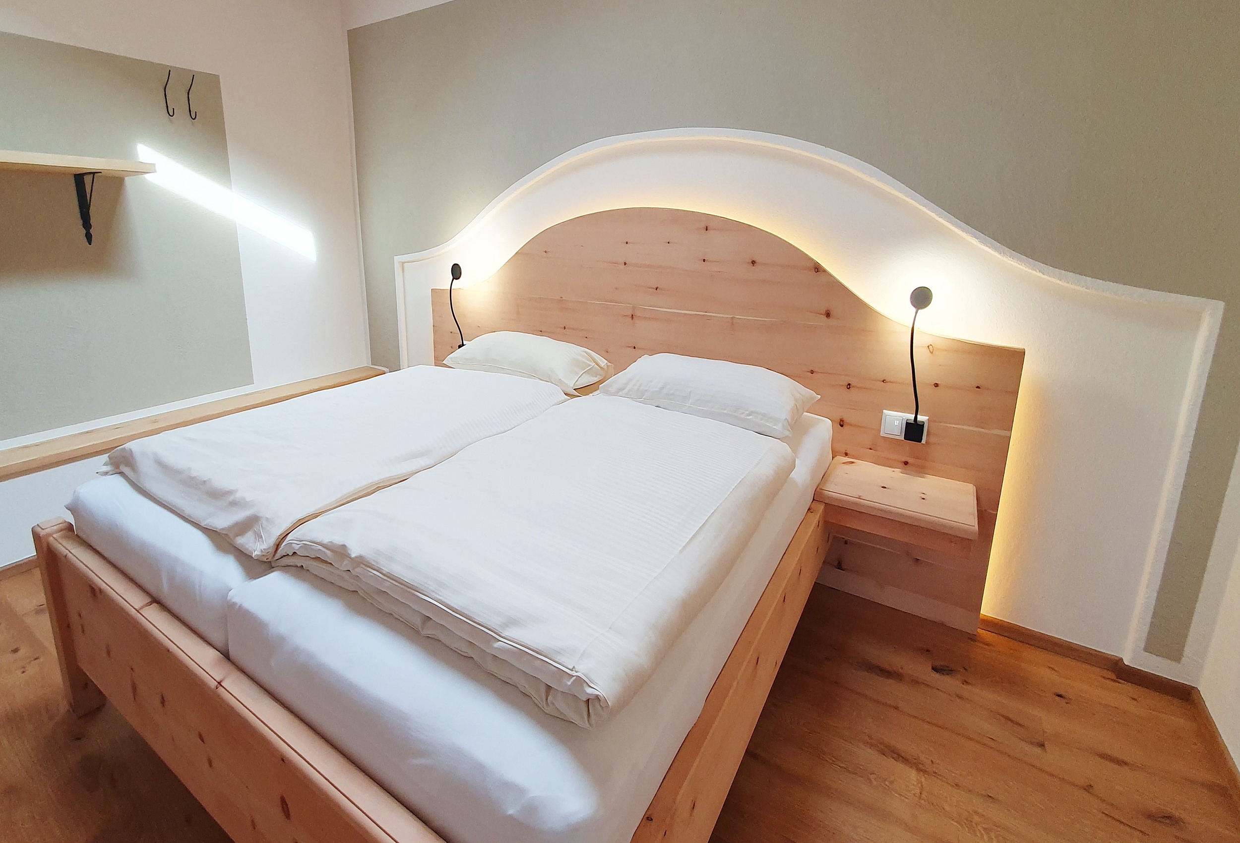 20250520_094846 Schlafzimmer Fewo Benedikt